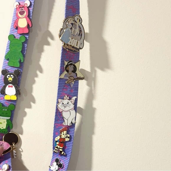 Tinkerbell Pin Trading Lanyard with Pins & Limited Release Lilo & Stitch Key - Picture 11 of 16